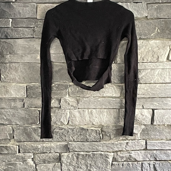 Revamped sweater knits cropped top open back - Picture 2 of 3